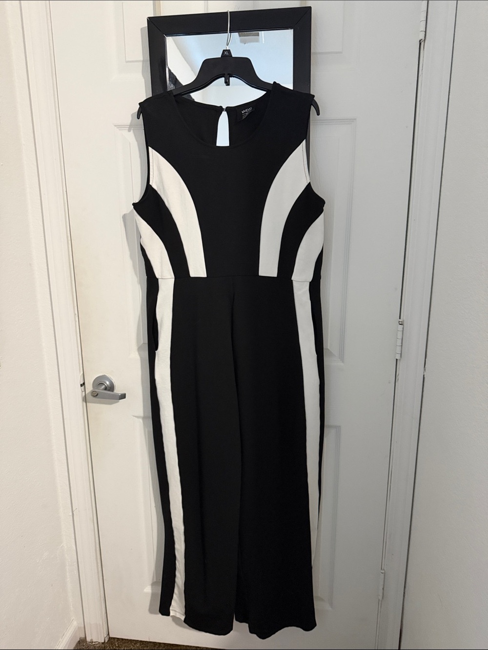 Black and White Sleeveless Colorblock Jumpsuit